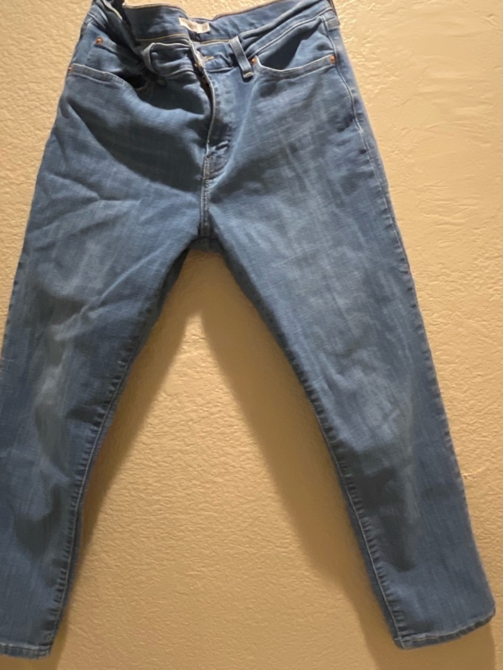 Classic Levis Light Blue women’s Jeans - Comfortable Everyday Denim